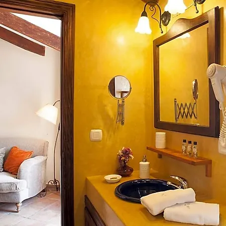 Alavera De Banos Hotel